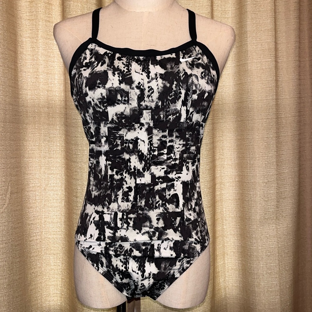 Nike Women’s 34 Size 8 One Piece Swimsuit Black White Racerback Cut Out
